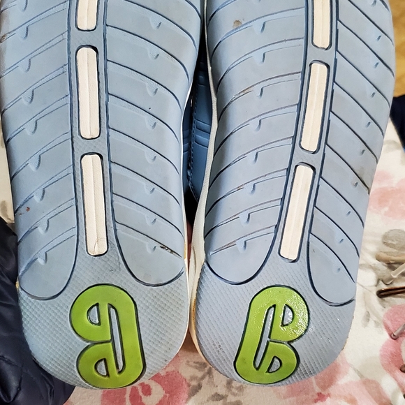 EUC womens reef slides, awesome condition. size M's 7 or W's 8 - Picture 5 of 9